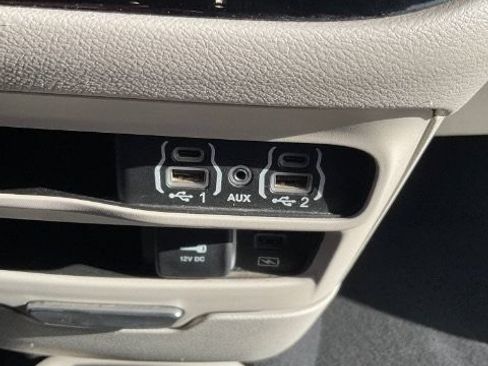 Used 2022 Chrysler Pacifica Touring-L FWD image 29