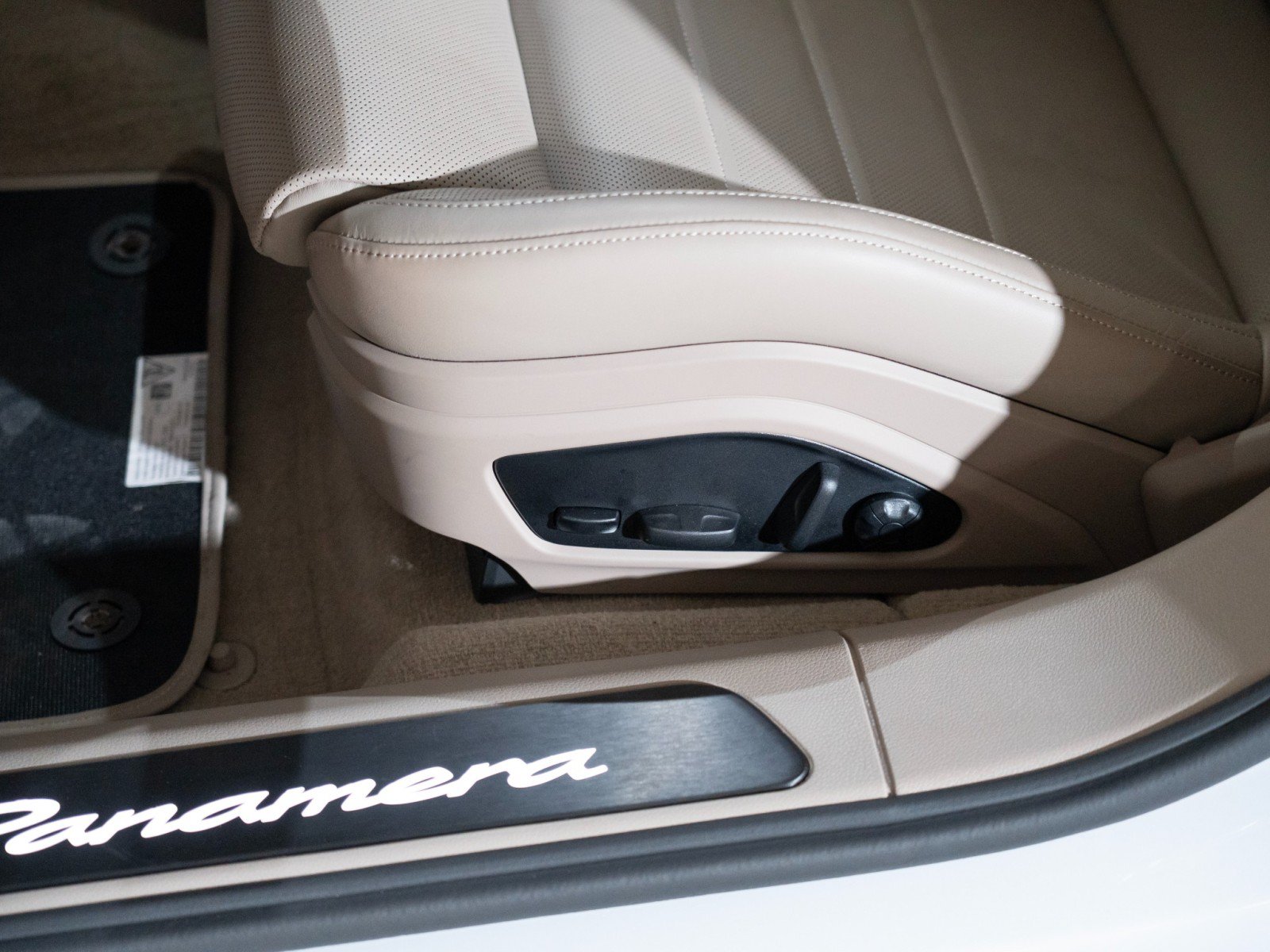 Certified 2026 Porsche Panamera RWD image 13