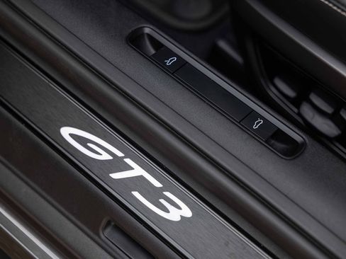 Used 2022 Porsche 911 GT3 RWD image 25