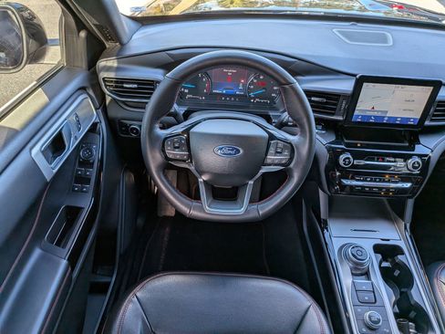 Certified 2023 Ford Explorer ST-Line w/ Class IV Trailer Tow Package image 18