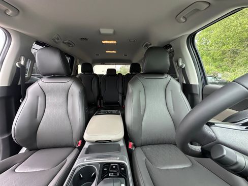 New 2026 Kia Carnival EX FWD image 26