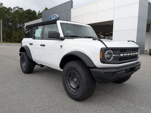 New 2025 Ford Bronco 4-Door w/ Sasquatch Package AWD/4WD image 2