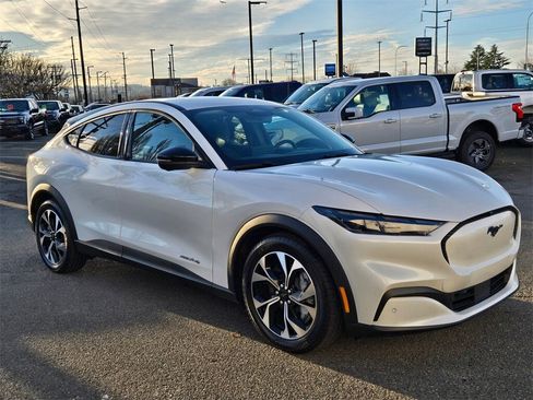 Used 2025 Ford Mustang Mach-E Select w/ Comfort Package Lite image 3