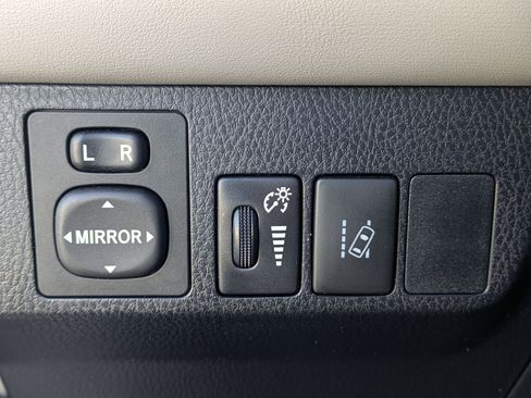 Used 2017 Toyota RAV4 XLE image 22