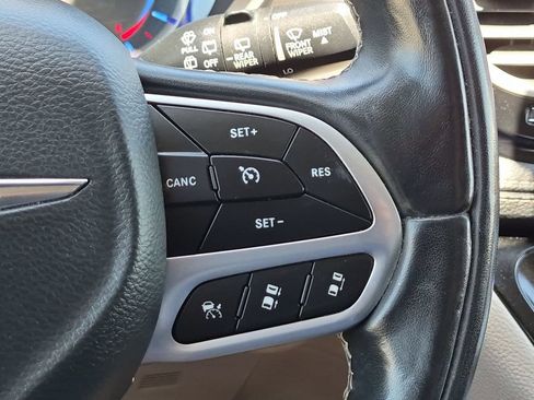 Used 2022 Chrysler Pacifica Touring-L FWD image 21