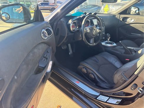 Used 2010 Nissan 370Z Touring w/ Sport Pkg image 5