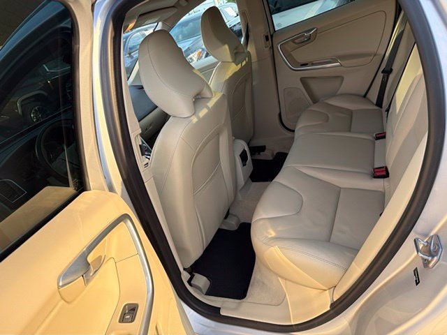 Used 2015 Volvo XC60 T6 AWD/4WD image 16