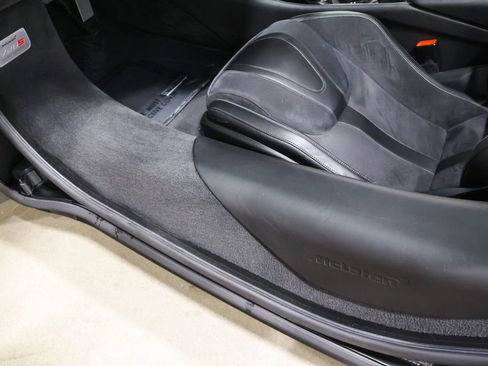 Used 2018 McLaren 720S image 42