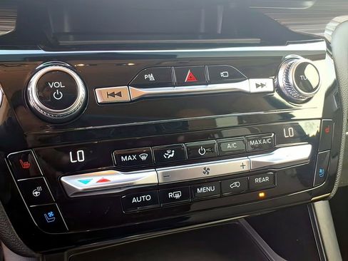 Used 2021 Ford Explorer Limited w/ Equipment Group 301A image 11