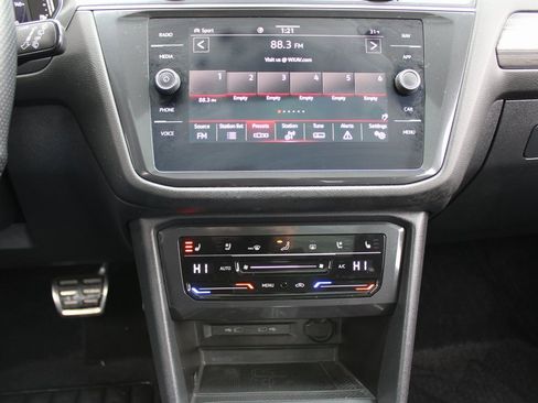 Certified 2023 Volkswagen Tiguan SEL R-Line image 16