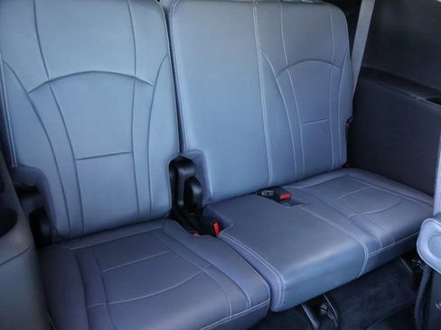 Used 2021 Buick Enclave Essence image 18