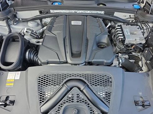 Used 2022 Porsche Macan S w/ Premium Package Plus image 16