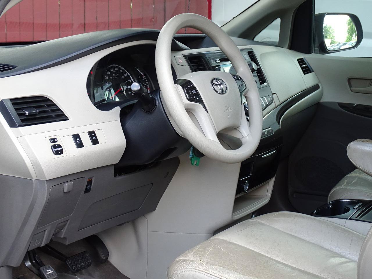 Used 2014 Toyota Sienna LE FWD image 14