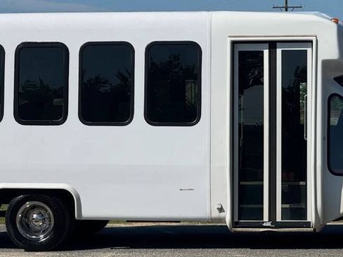 Used 2023 GMC Savana 3500 w/ Shuttle Bus Package RWD image 6