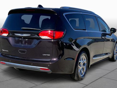 Certified 2019 Chrysler Pacifica Limited image 13