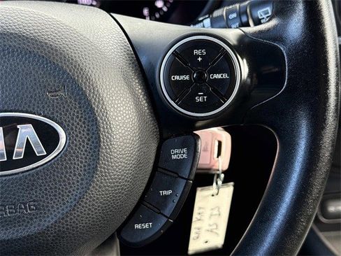 Used 2017 Kia Soul + image 23