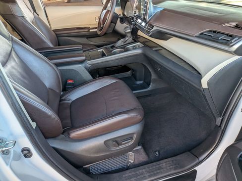 Certified 2023 Toyota Sienna Platinum image 36