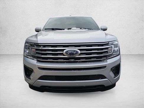 Used 2019 Ford Expedition XLT image 2