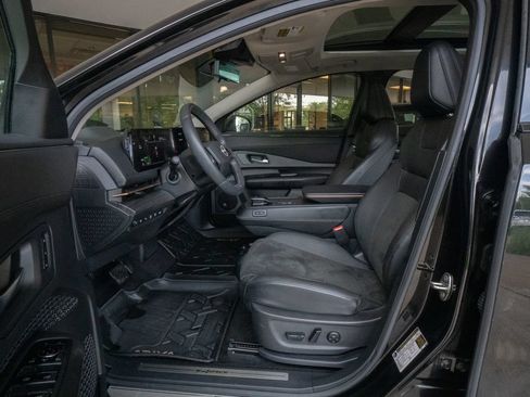 Used 2024 Nissan Ariya AWD image 8
