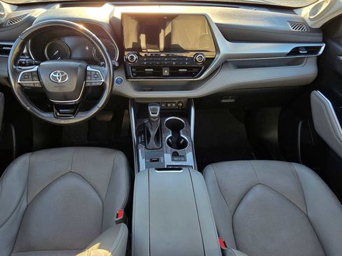 Used 2021 Toyota Highlander Platinum AWD/4WD image 18