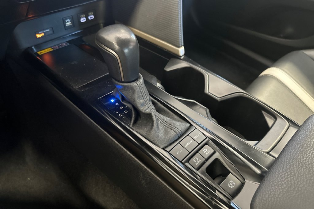 Used 2025 Toyota Camry SE FWD image 23