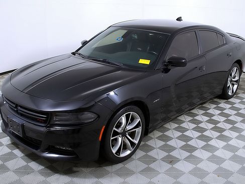 Used 2015 Dodge Charger R/T image 3
