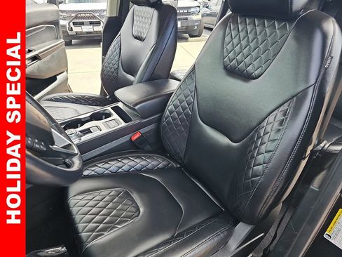 Used 2023 Ford Edge Titanium image 15