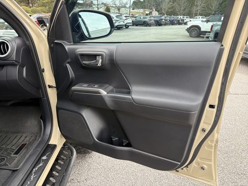 Used 2019 Toyota Tacoma TRD Off-Road image 25