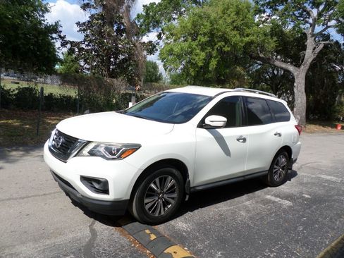 Used 2019 Nissan Pathfinder S image 5