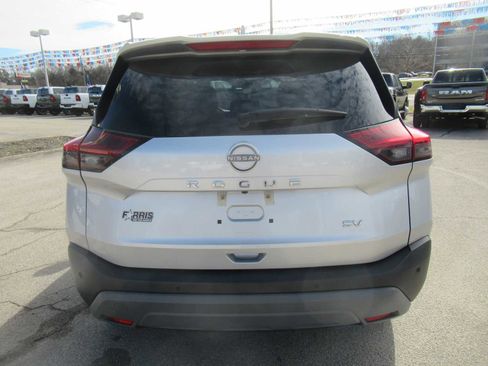 Used 2023 Nissan Rogue SV image 4