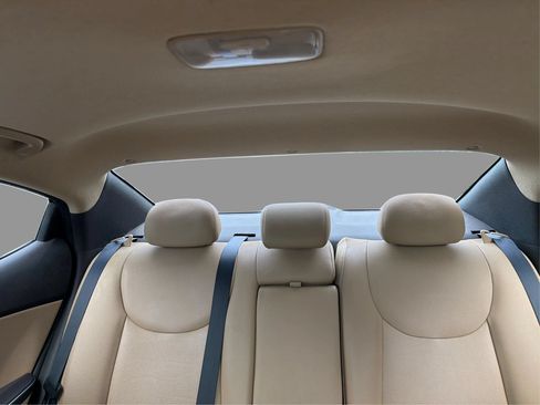 Used 2012 Hyundai Elantra Limited FWD image 17