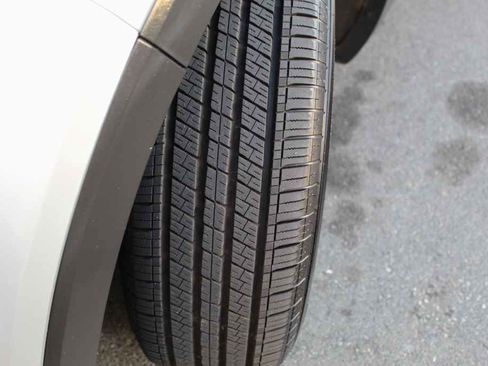 Used 2017 Kia Sorento LX w/ LX Convenience Package image 29