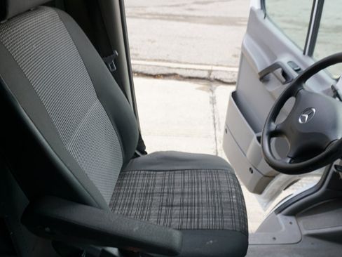 Used 2012 Mercedes-Benz Sprinter 2500 image 18