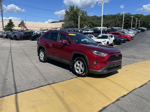 Used 2020 Toyota RAV4 XLE w/ Convenience Package AWD/4WD image 6