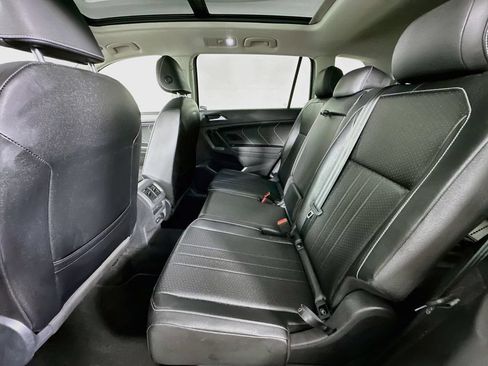 Used 2023 Volkswagen Tiguan SE w/ Panoramic Sunroof Package FWD image 4