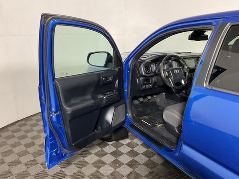 Used 2018 Toyota Tacoma TRD Sport AWD/4WD image 18