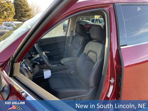 New 2026 Nissan Pathfinder SV image 9