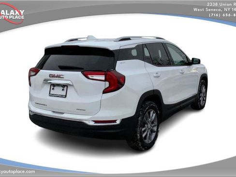 Used 2023 GMC Terrain SLT image 5