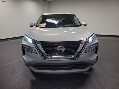 Used 2023 Nissan Rogue SV image 3