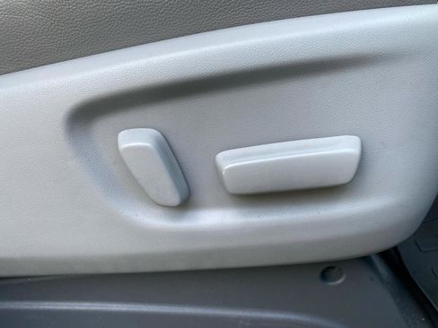 Used 2020 Toyota Sienna XLE w/ XLE Navigation Package image 28