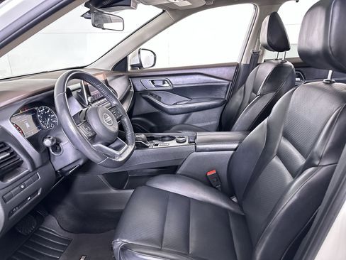 Used 2021 Nissan Rogue SV w/ Premium Package image 56