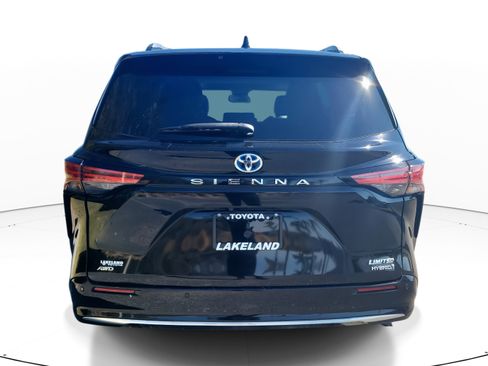 Certified 2023 Toyota Sienna Limited image 6