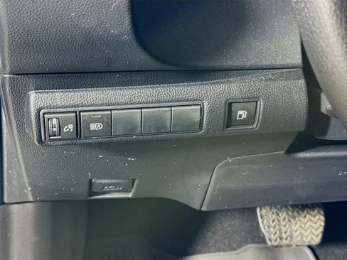 Used 2025 Toyota Corolla LE image 10