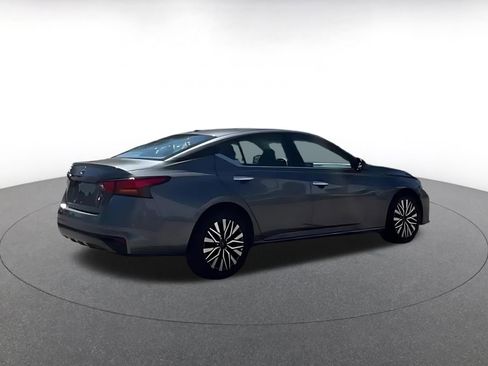 Used 2025 Nissan Altima 2.5 SV image 4
