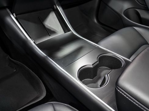 Used 2018 Tesla Model 3 Performance image 16