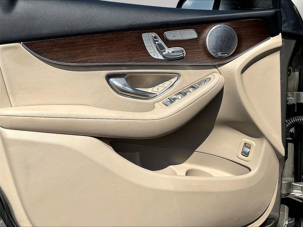 Used 2020 Mercedes-Benz GLC 300 image 21