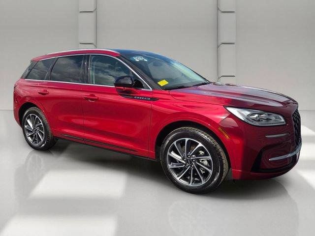 Used 2024 Lincoln Corsair Grand Touring AWD/4WD image 2