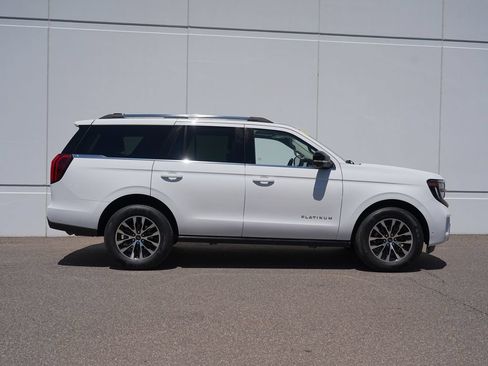 Used 2025 Ford Expedition Platinum AWD/4WD image 2
