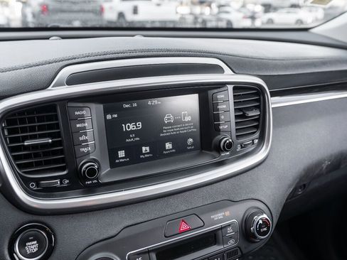 Used 2020 Kia Sorento S image 23