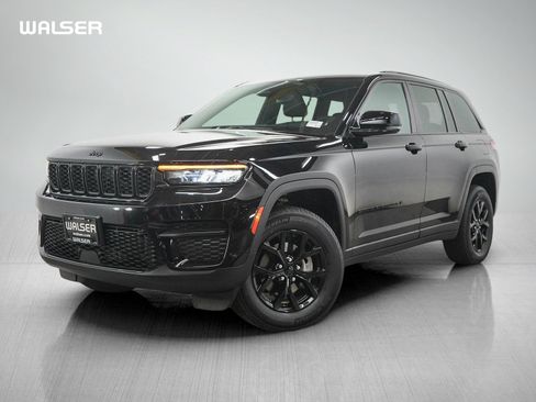 Used 2024 Jeep Grand Cherokee Altitude AWD/4WD image 1